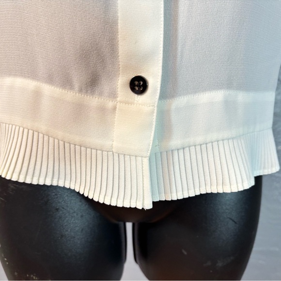 CAbi White Button Down Pleat Shirt Sleeveless Notched Collar - Picture 9 of 12